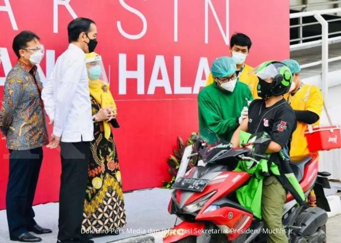 Indonesia aims to speed up vaccinations as Jakarta opens to over 18s