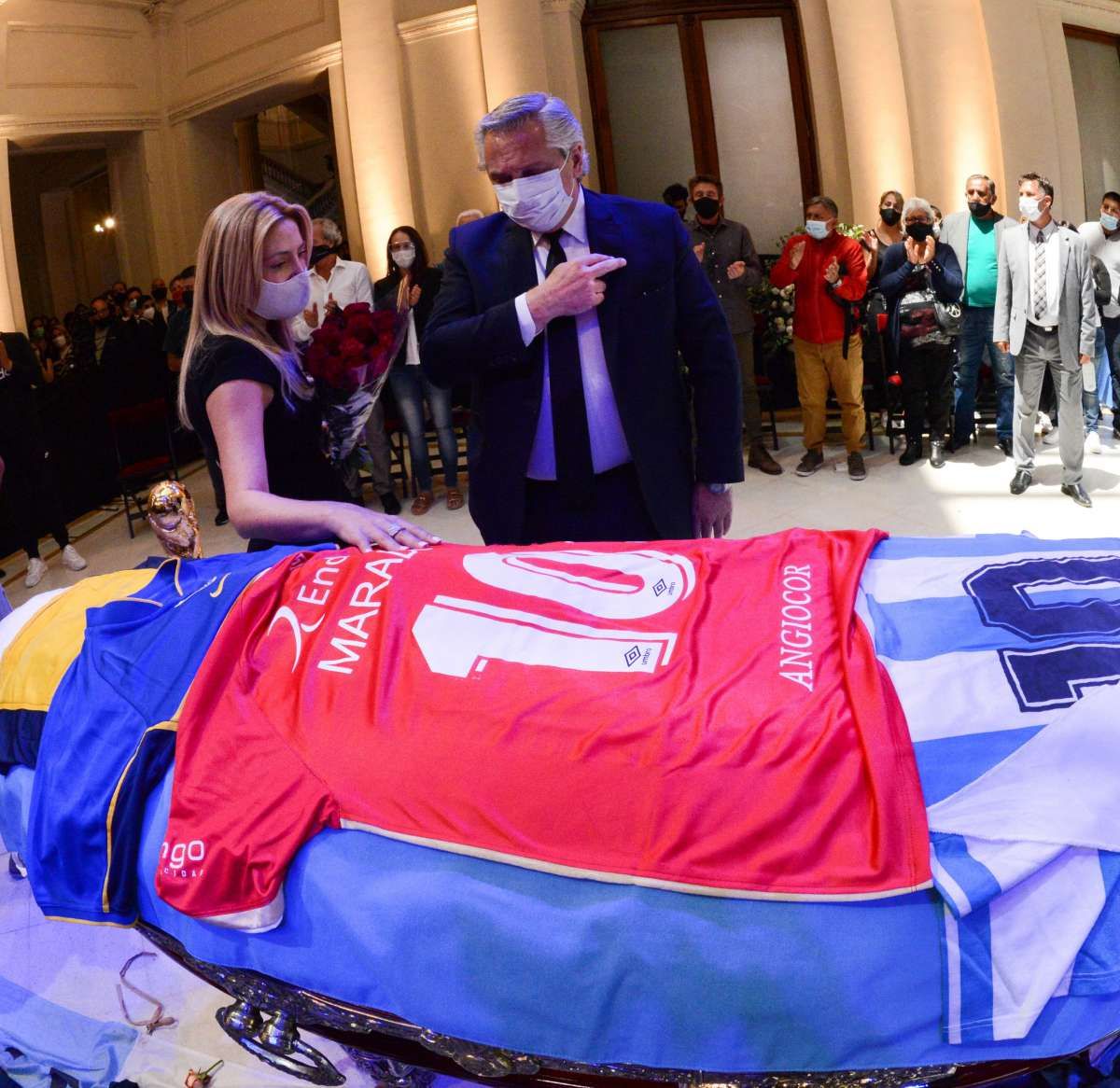 Warga Argentina Unjuk Rasa menuntut Keadilan bagi Mendiang Diego Maradona