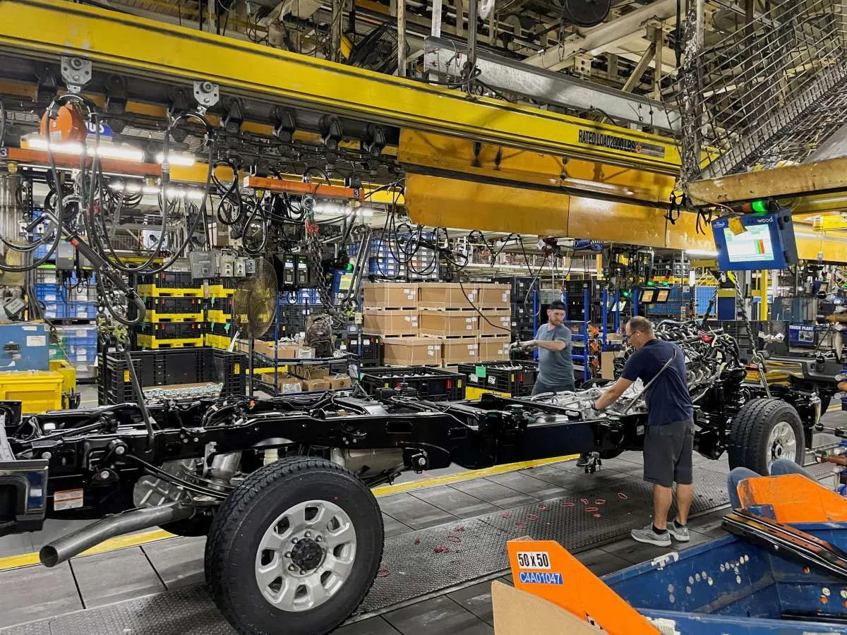 Ford Catat Kerugian US$ 19,5 Miliar, Alih Fokus ke Mobil Bensin & Hybrid