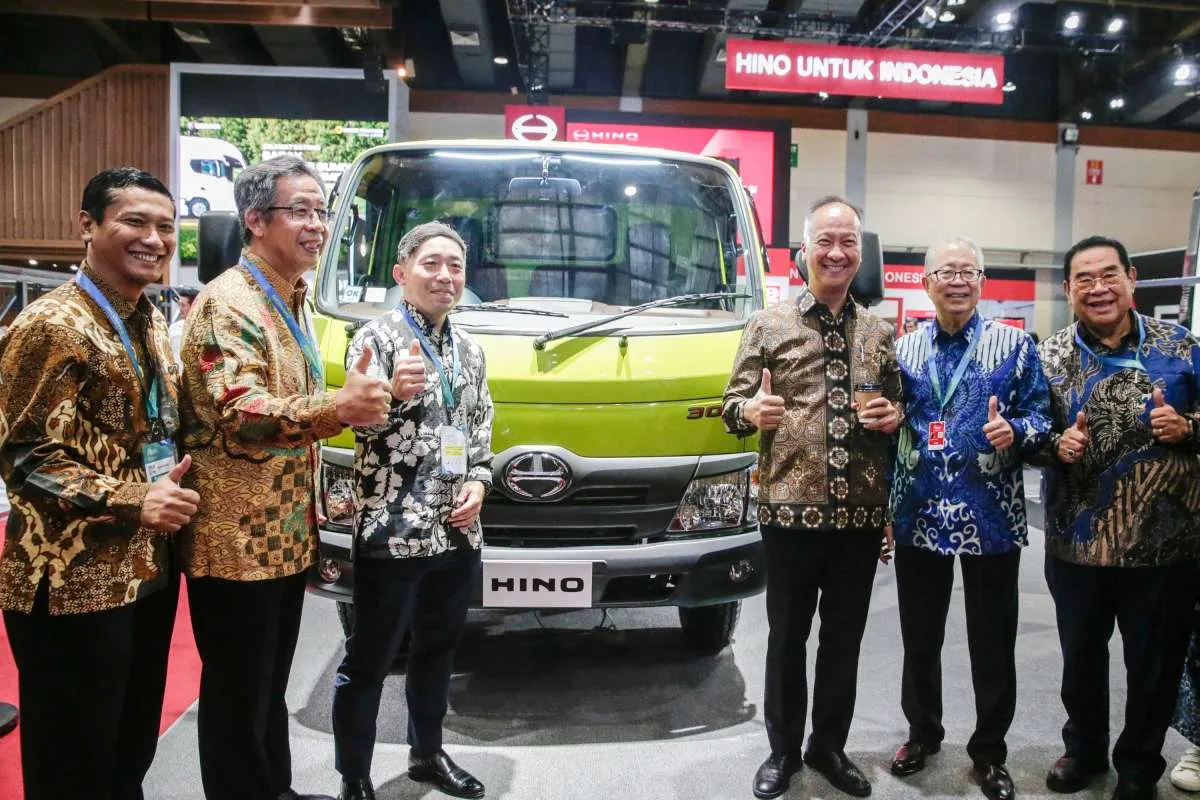 Hino Jadi APM Kendaraan Niaga Pertama Kantongi Sertifikat TKDN dari Kemenperin