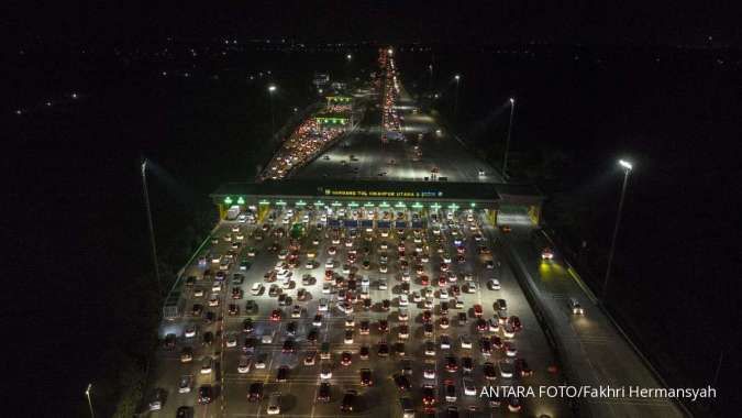 H+2 Lebaran 2023, Volume Kendaraan ke Jakarta Melalui GT Cikampek Utama Naik 217,4%