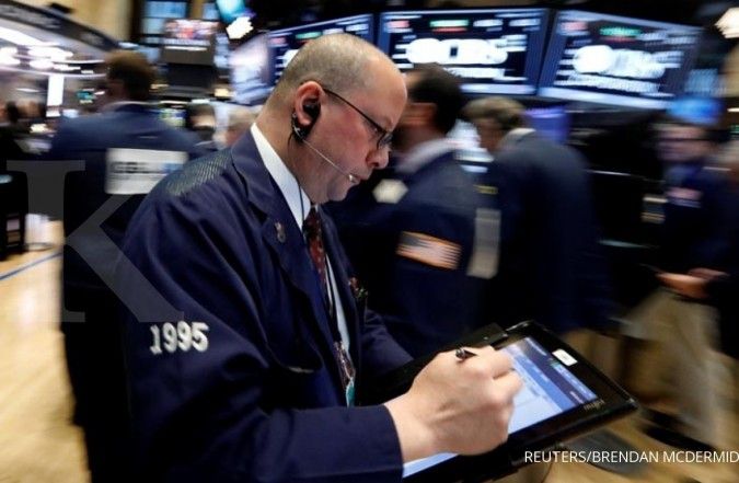 Wall Street tergelincir, minyak turun dan FOMC