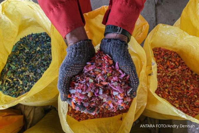 Pengolahan sampah plastik di Kendari