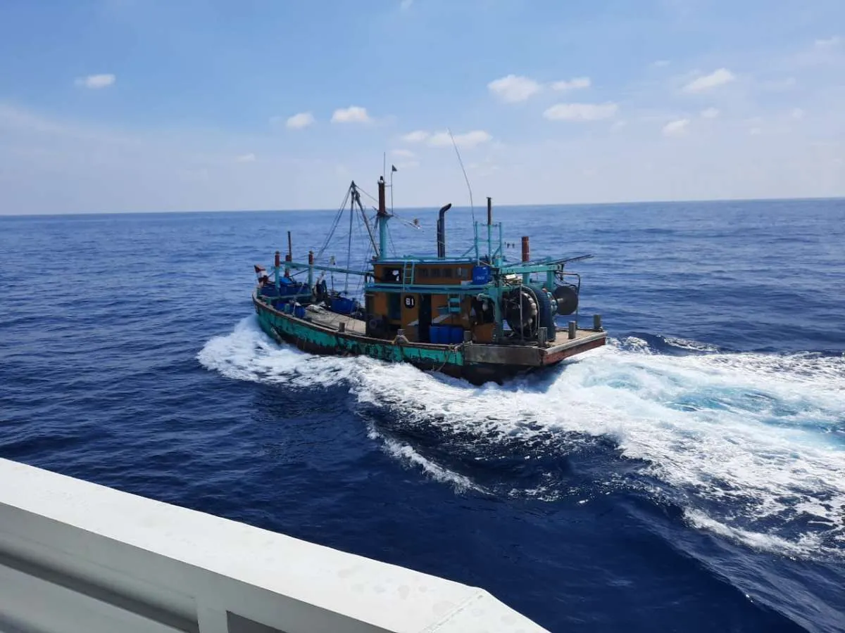 KKP Stop Operasional 2 Kapal Singapura yang Maling Pasir Laut di Kepri