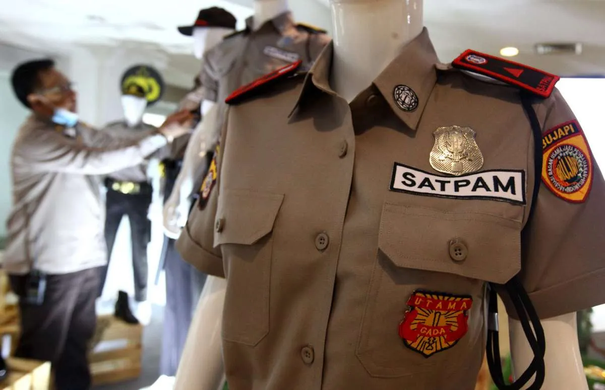 Terlalu Mirip Polisi, Warna Seragam Satpam Bakal Diganti 