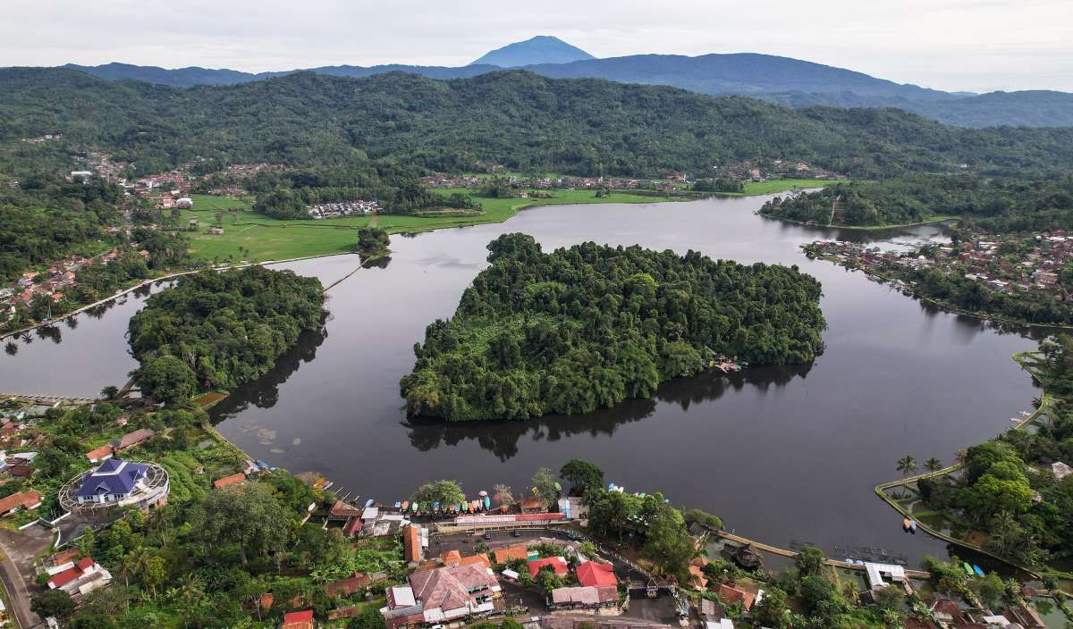 Berkah dari Mengolah Wisata Ziarah dan Sejarah