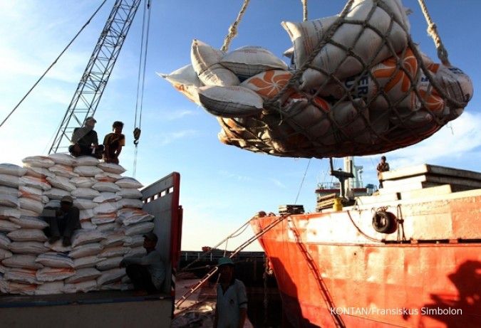 Bulog salurkan bansos 960.000 ton beras di 2018