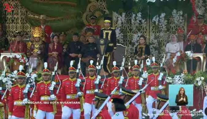 Upacara Penurunan Bendera di IKN, Jokowi Kenakan Busana Adat Suku Banjar