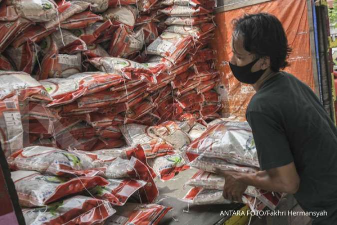 Jokowi pastikan stok beras aman untuk bantuan ke masyarakat
