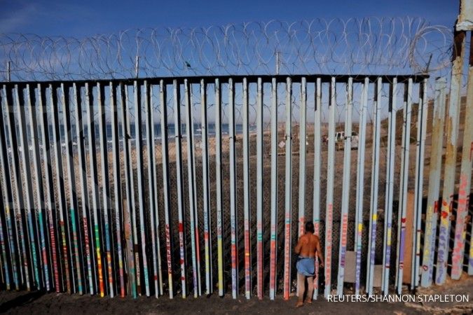 Trump membatalkan tarif setelah kesepakatan migrasi dengan Meksiko tercapai