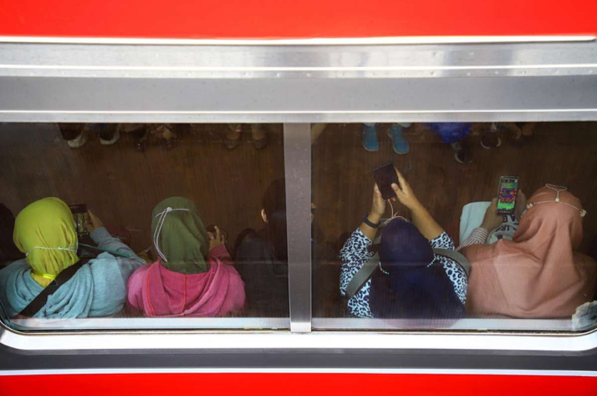 Emiten Seluler Memangkas Kuota dan Mengerek Harga, Risiko Perang Tarif Membayangi