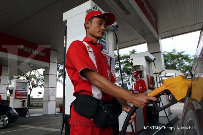 Ekonom: Sebaiknya harga BBM naik Rp 1000 per liter