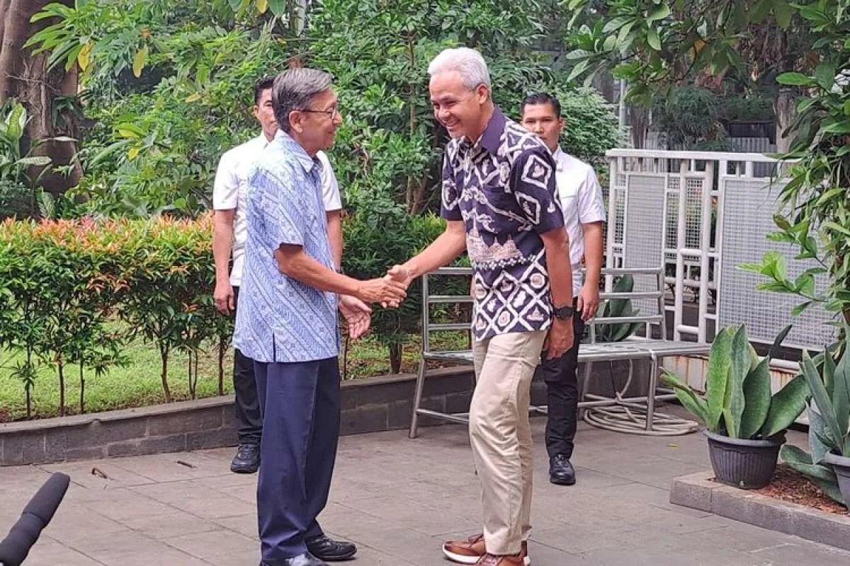 Setelah JK, Ganjar Pranowo Sambangi Rumah Mantan Wapres Boediono