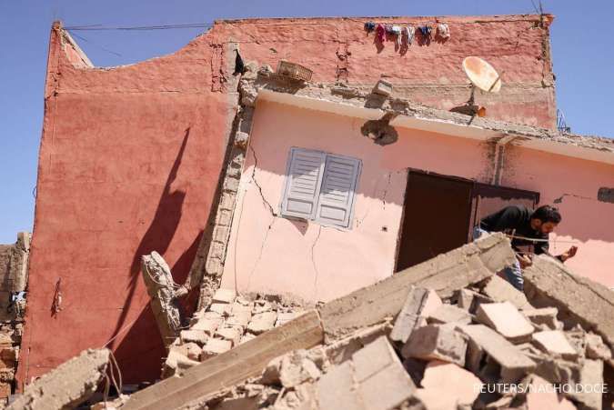 Korban Gempa Maroko Lampaui 2.100 Jiwa, Warga Selamat Mencari Bantuan