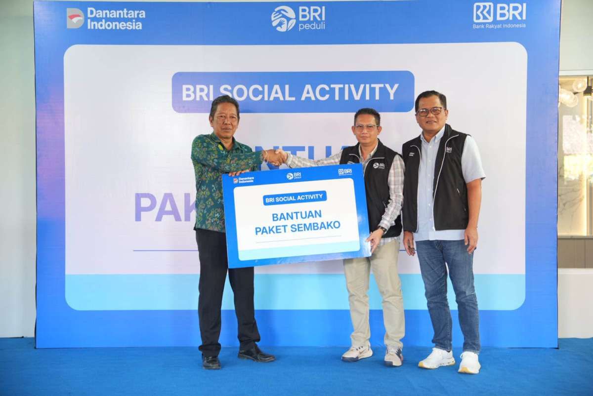 BRI Salurkan 700 Paket Sembako di Denpasar