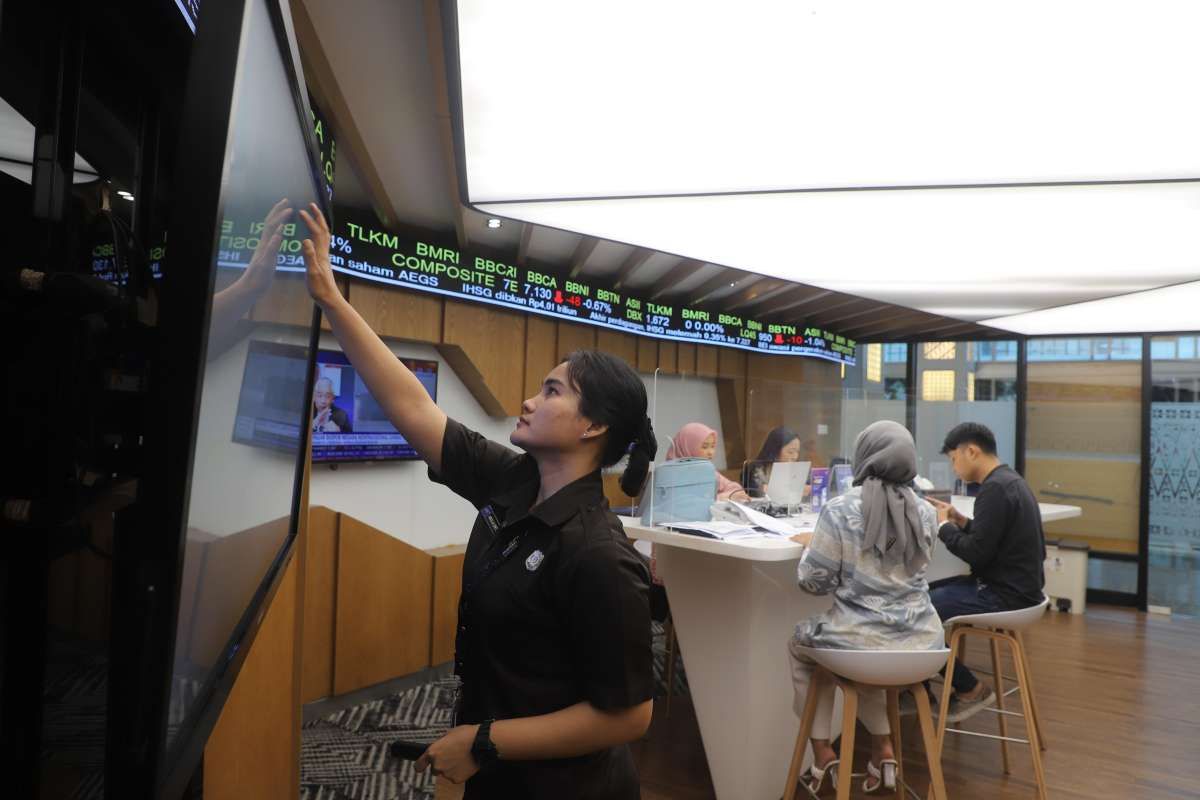 Mandiri Sekuritas Proyeksikan IHSG Capai 7.640 di Tahun Ini