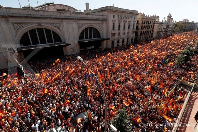 Aksi ratusan ribu warga Catalan yang tolak merdeka