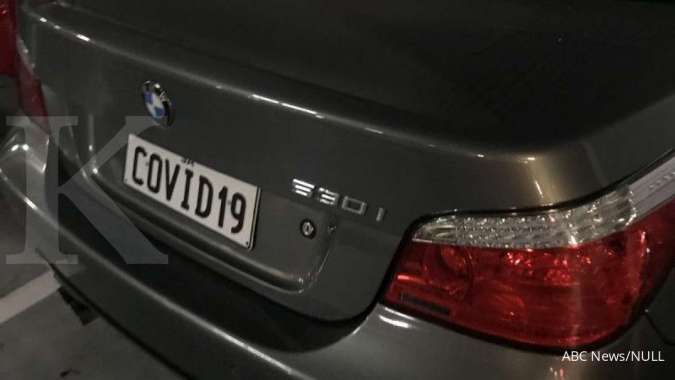 Pelat COVID19 yang terpasang di BMW 5 bikin heboh Bandara Adelaide