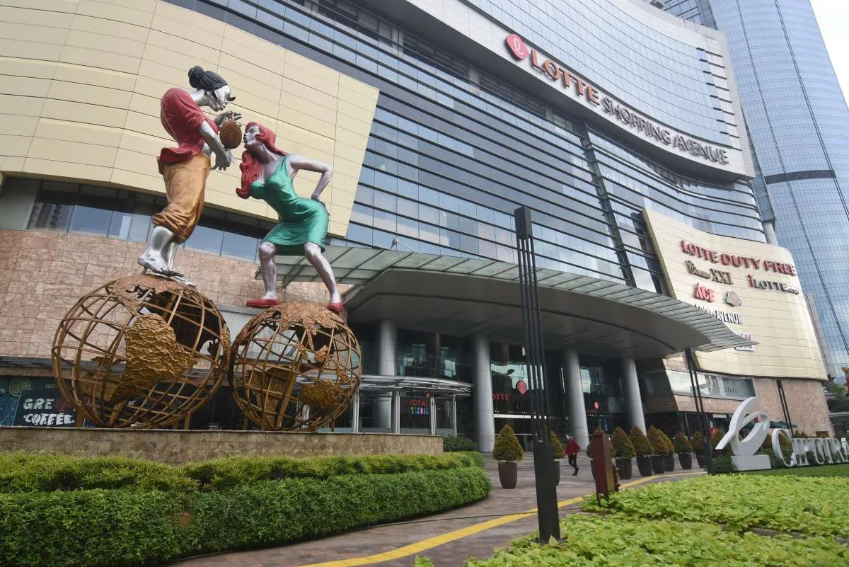 Hari Ini, Anda Bisa Belanja di Lotte Mall hingga Tengah Malam