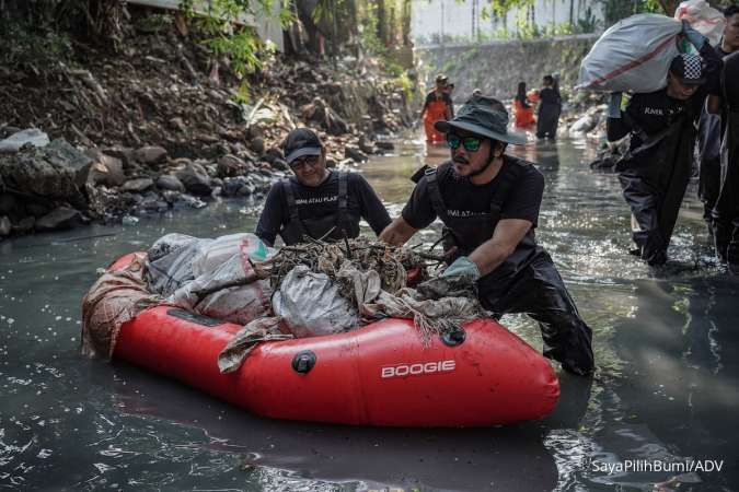 SayaPilihBumi Gelar Aksi Bersih-Bersih Sungai di Sekitar Wilayah Kompas Gramedia