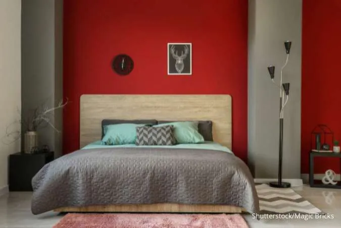 Kamar tidur dua warna merah abu-abu