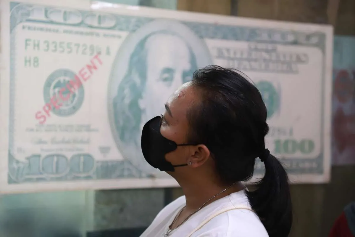 Kurs Rupiah Tembus Level Rp 17.000, Begini Efeknya ke Emiten dengan Utang Valas