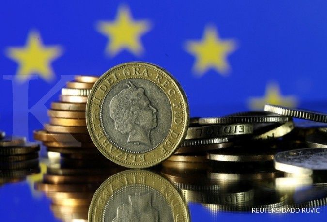 Data tenaga kerja solid, poundsterling ungguli euro