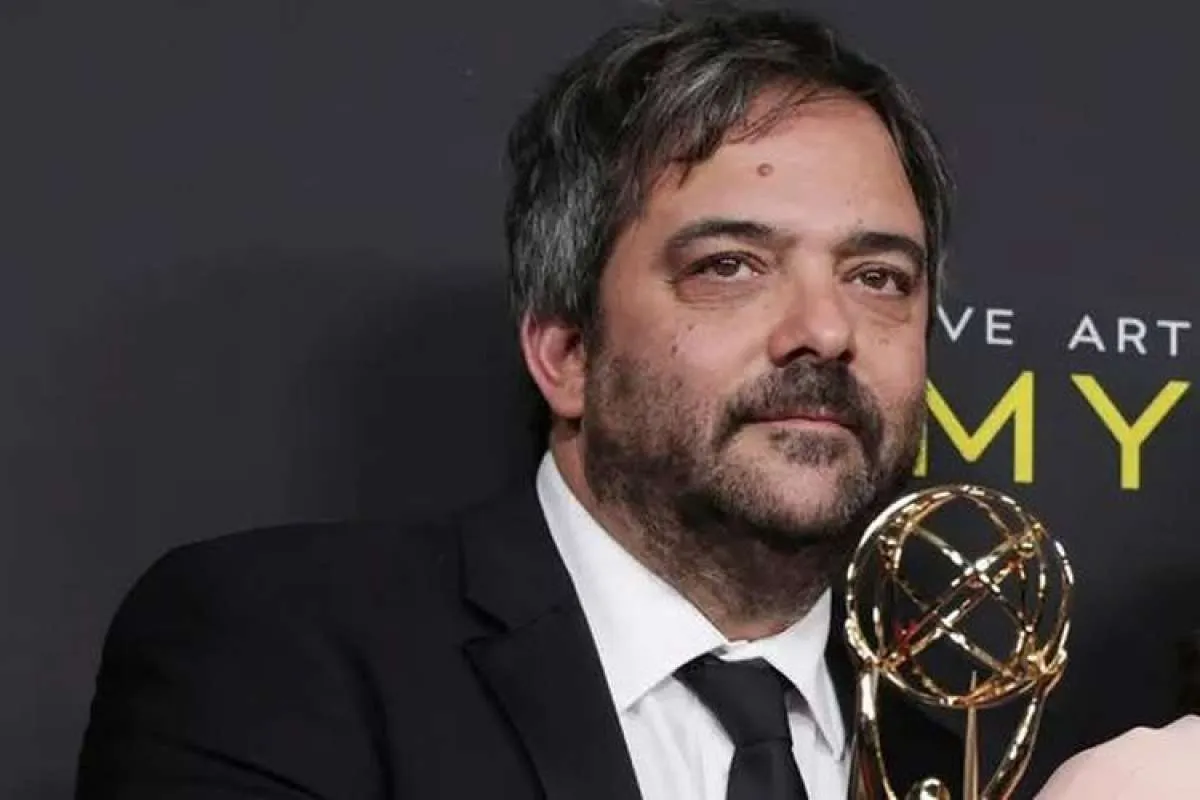 Adam Schlesinger meninggal dunia karena komplikasi dari virus corona