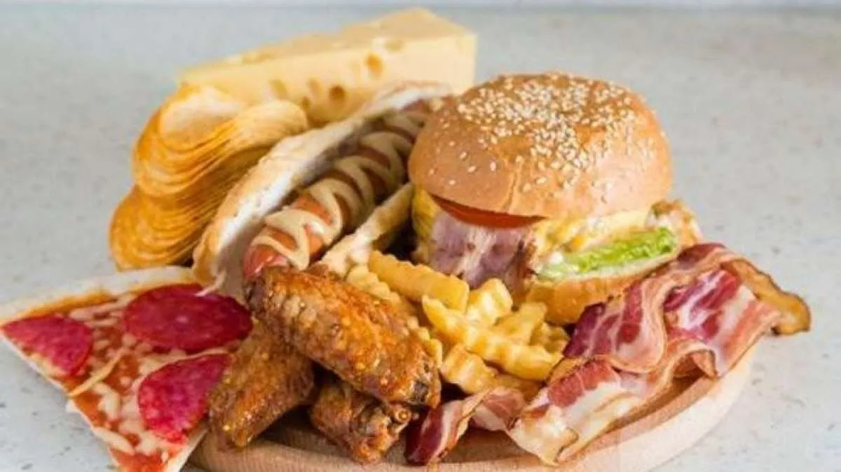 Hindari 7 Makanan Ini Saat Menstruasi Agar Tidak Kram Perut