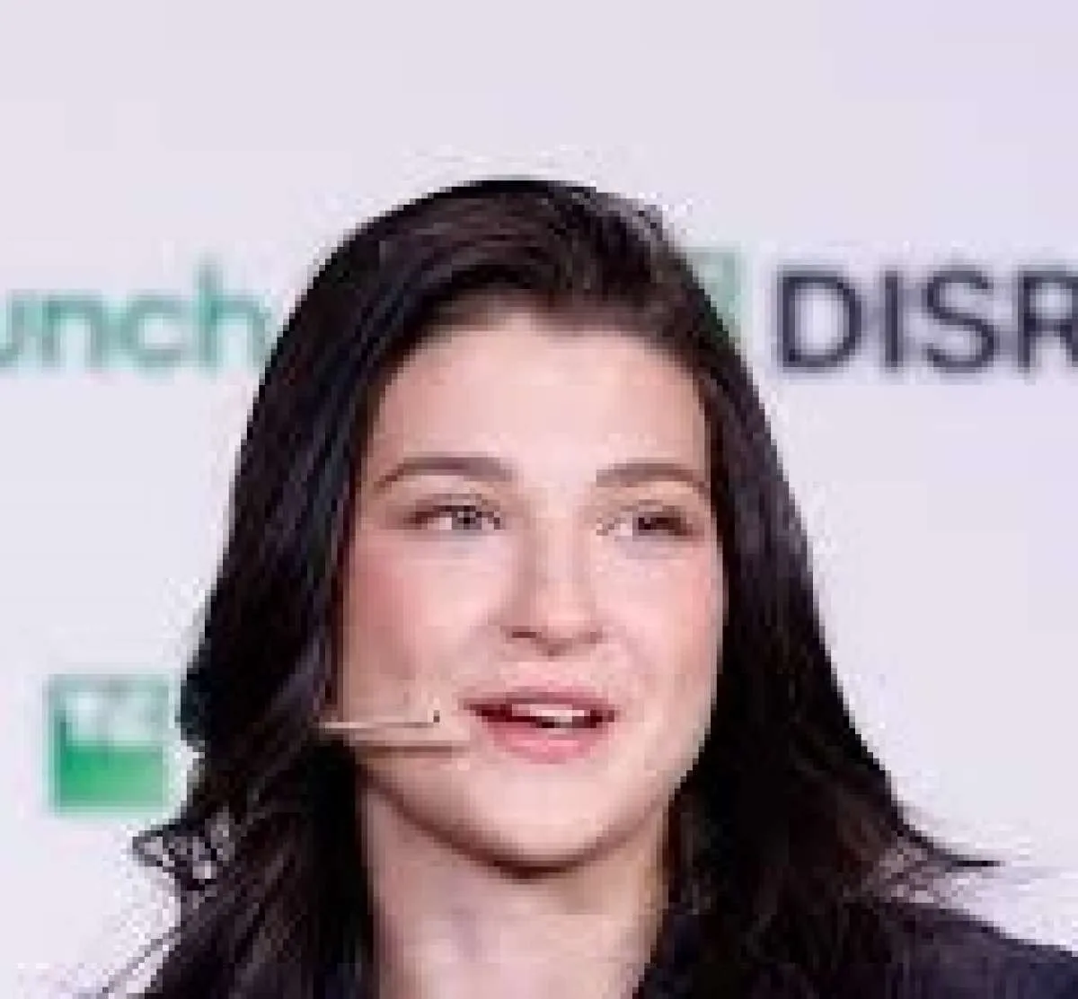 Phoebe Gates: Privilege, Tekanan, dan Upaya Membangun Identitas Diri