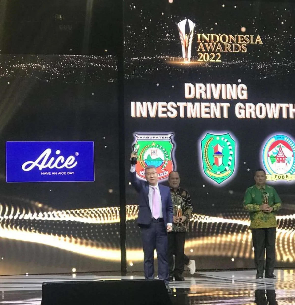 Dorong Pemberdayaan UKM Aice Group Terima Indonesia Award 2022 