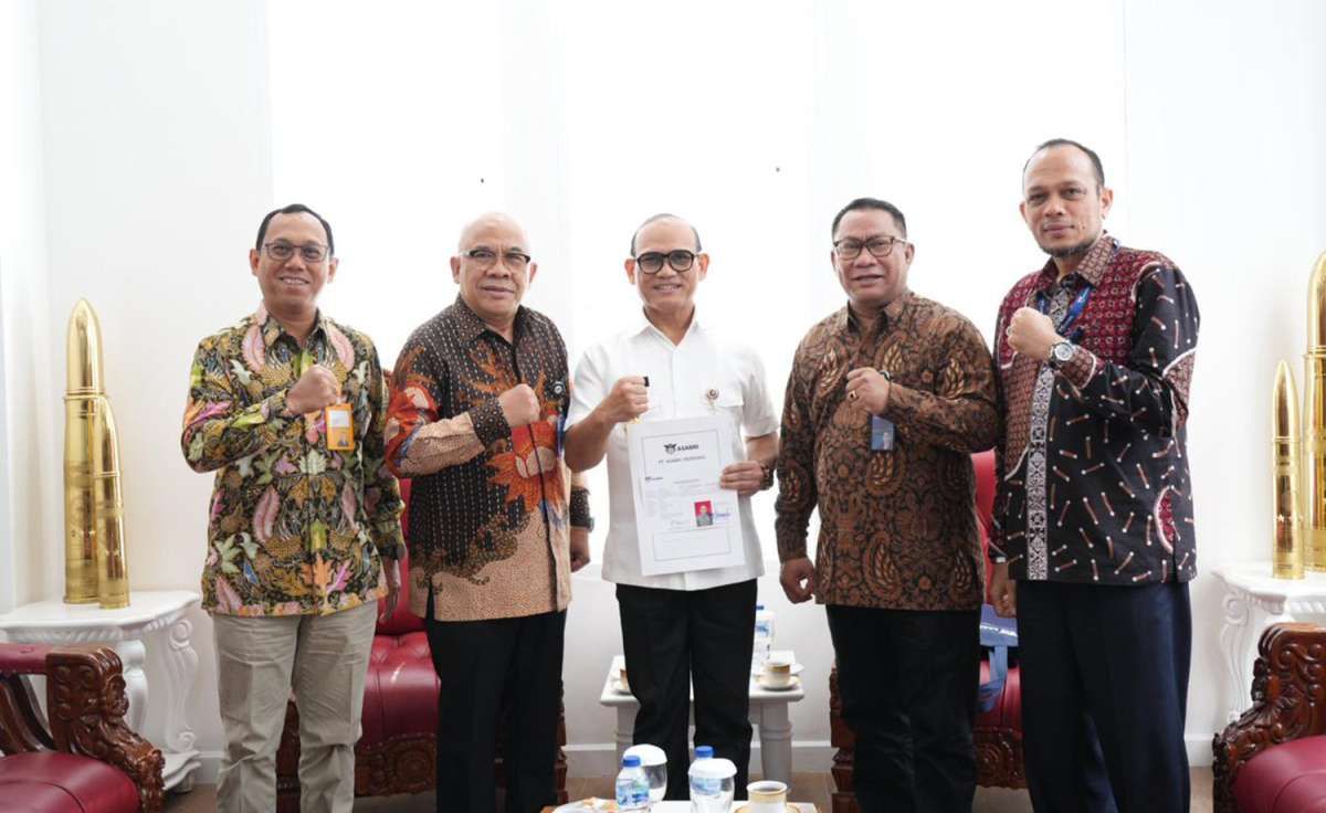 Bank Mandiri Taspen dan Asabri Serahkan Pensiunan Pertama