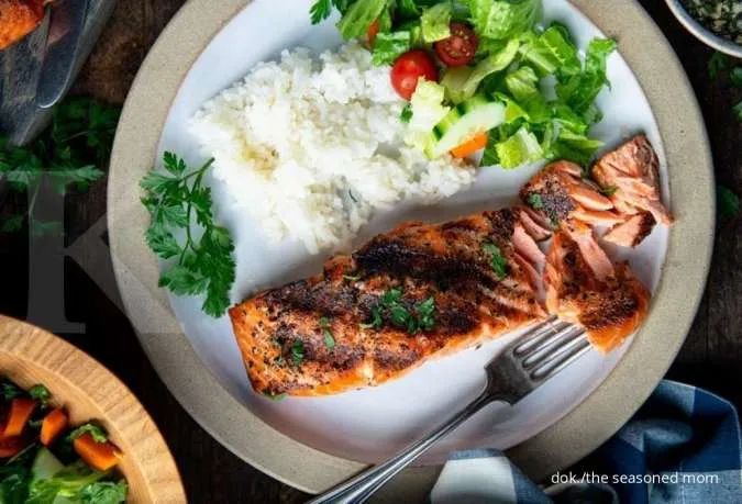 Resep Makan Siang Salmon Panggang Daun Ketumbar yang Bergizi Tinggi