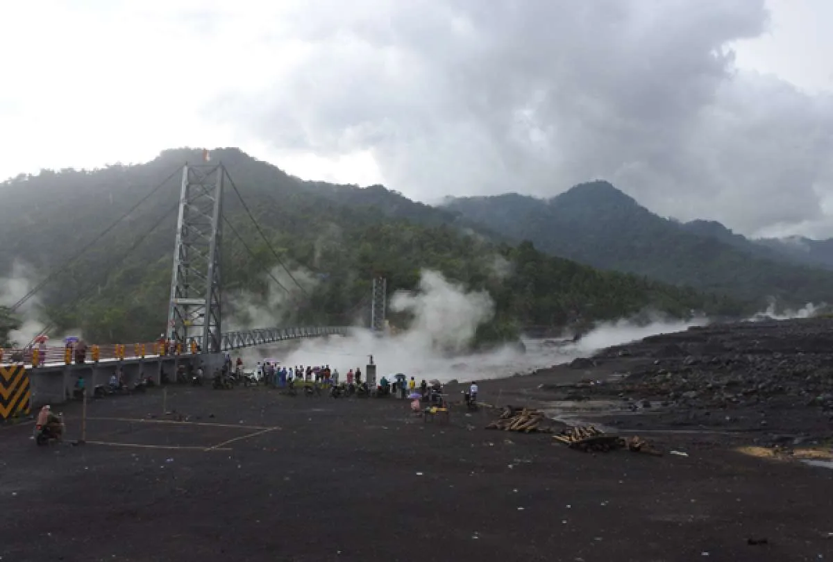 Dengar Suara Dentuman Keras, Warga Lereng Gunung Semeru Berhamburan