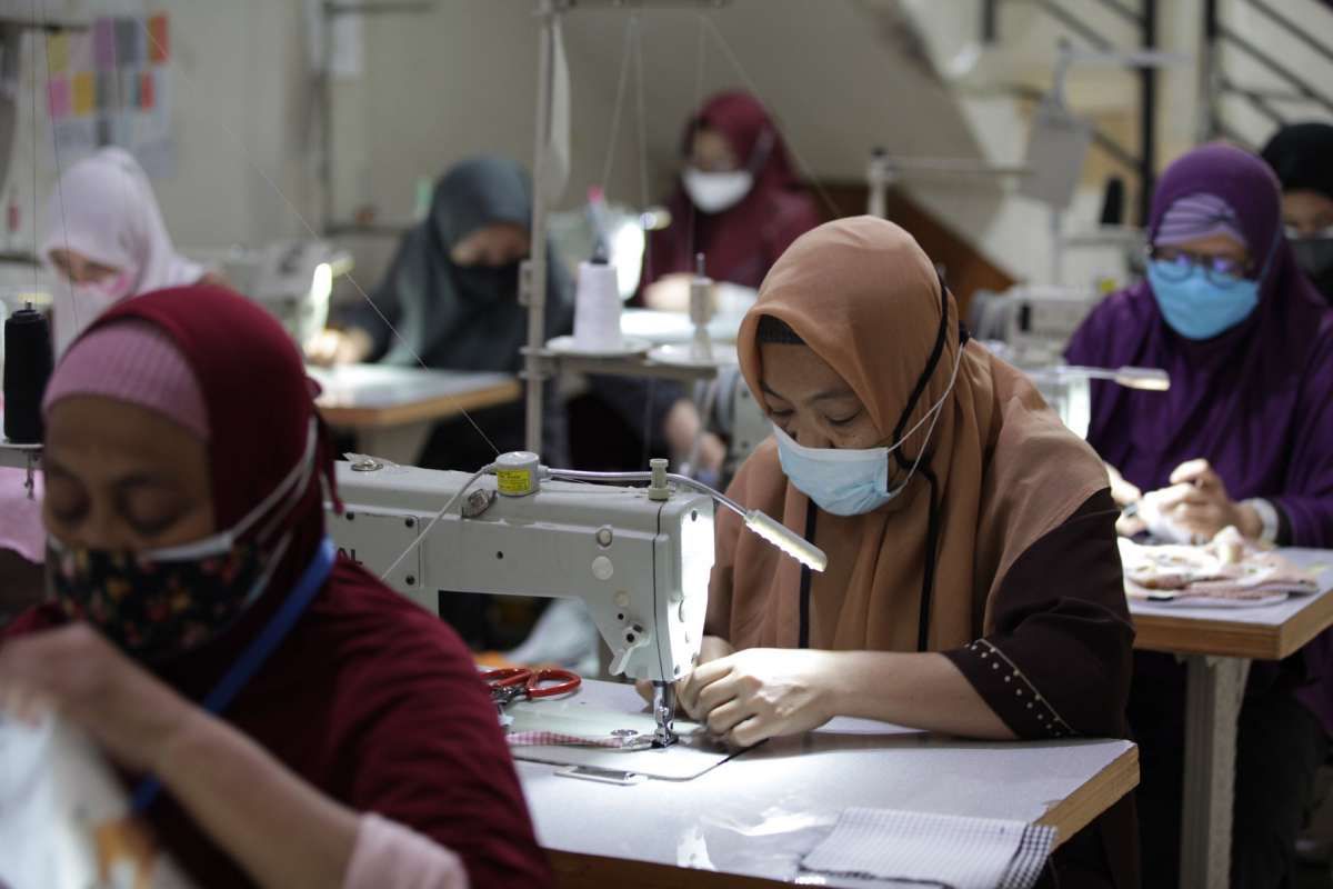 Industri Padat Karya Masih Rawan PHK