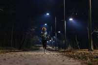 Menilik Kelebihan dan Kekurangan Lari pada Malam Hari