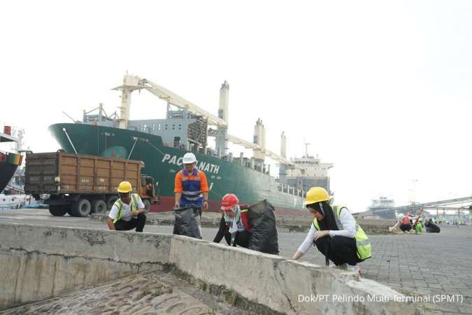 Hari Dermaga Nasional, SPMT Subholding Pelindo, Lakukan Aksi Bersihkan Pelabuhan