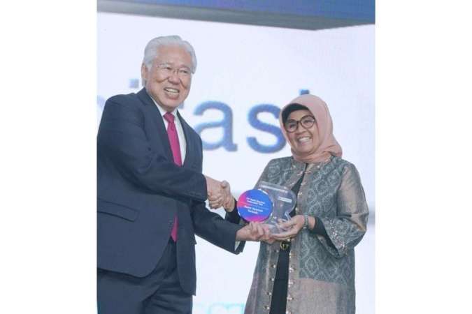 Kembangkan Islamic Ecosystem, BSI Raih Penghargaan Sebagai Bank Syariah Terbaik