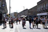 Inggris longgarkan pembatasan, pub, restoran dan salon penata rambut kembali dibuka