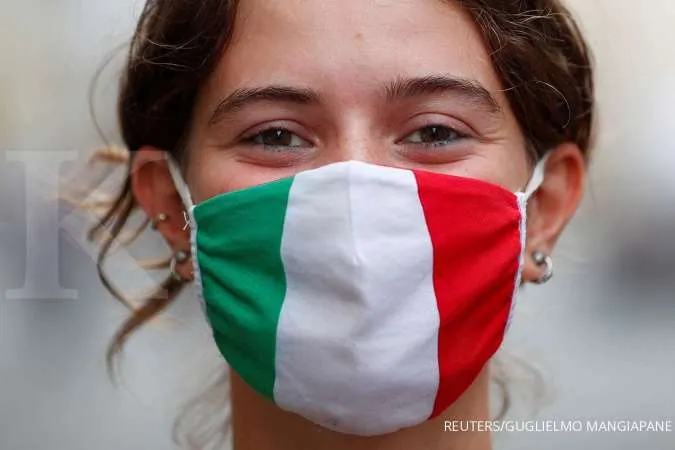 Italy plans further curbs as coronavirus cases hit new record