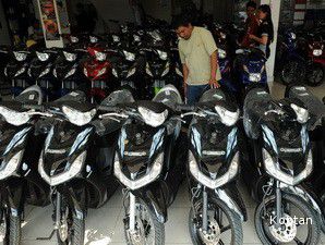 Motor Yamaha Menyalip Honda