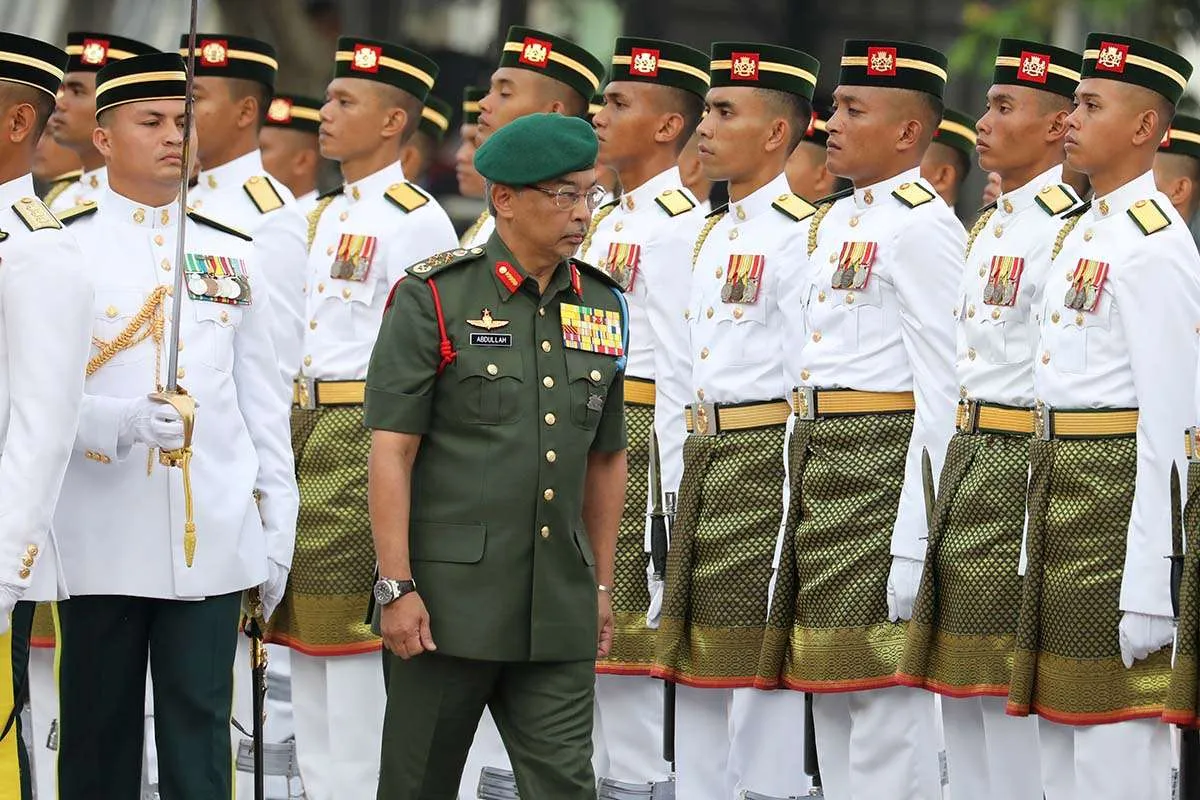 Raja Malaysia berkonsultasi dengan penguasa, di tengah pembahasan kondisi darurat