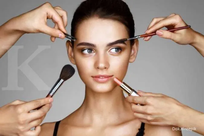 7 Tips Touch Up Makeup Supaya Wajah Kembali Flawless dalam Sekejap