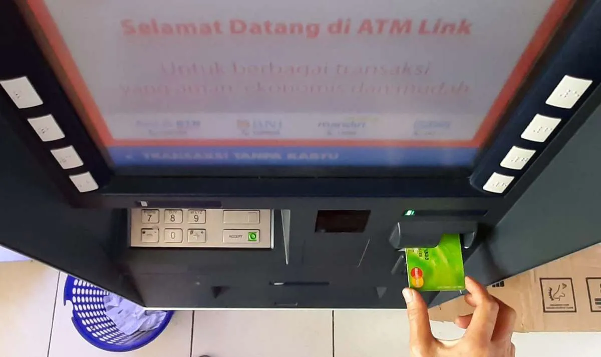 Tarik tunai dan cek saldo di ATM Link dikenakan biaya, ini penjelasan bank Himbara