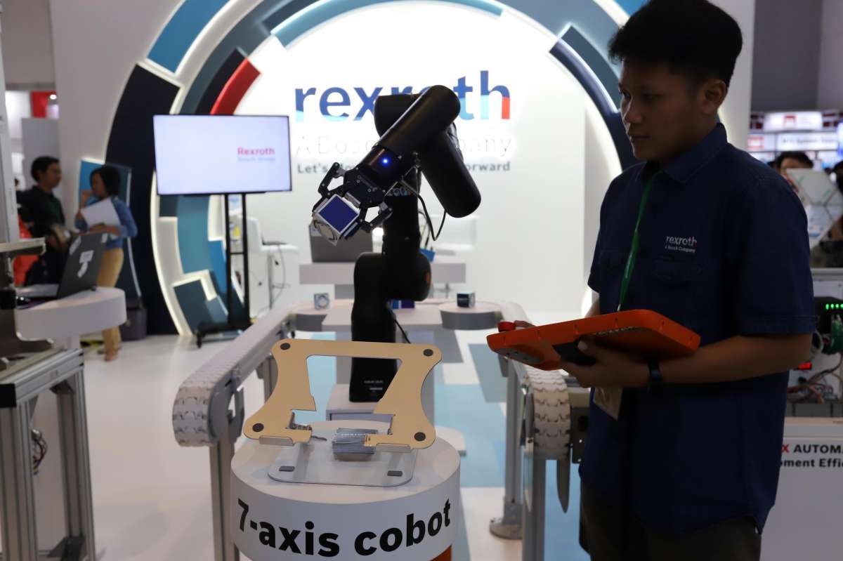 Kassow Robot dari Bosch Rexroth Tiru Ketangkasan Lengan Manusia