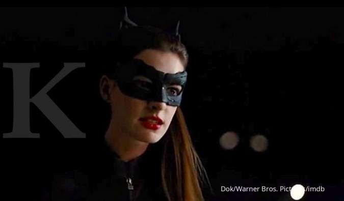 Anne Hathaway puji penampilan & aksi Zoe Kravitz sebagai Catwoman di film The Batman
