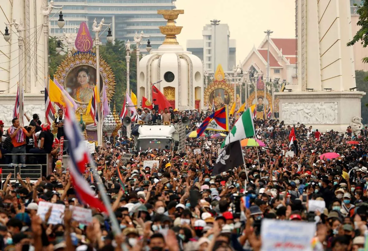 Keadaan darurat dicabut, pendemo tetap minta PM Thailand mundur