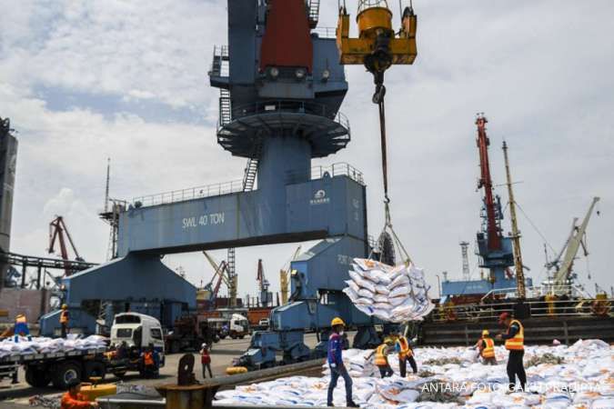 Bulog: Kapal Pengangkut Beras Impor Sudah Bersandar di 14 Titik Pelabuhan