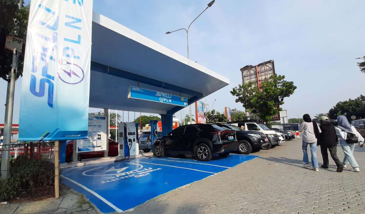 PLN Perbanyak SPKLU di Rest Area Jalan Tol