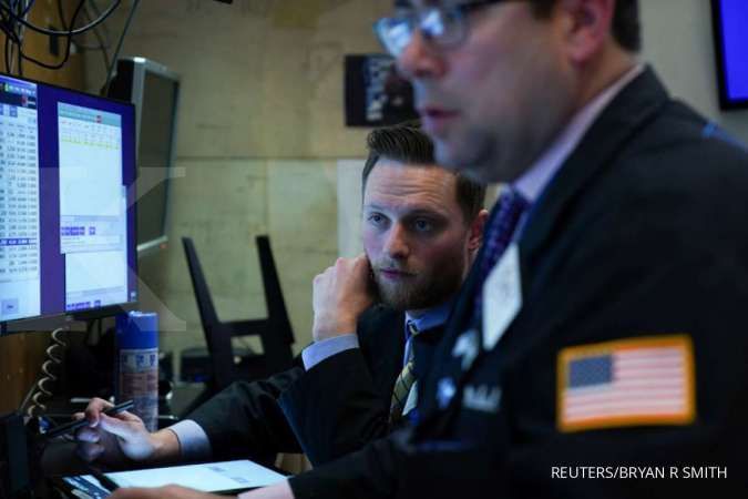 Wall Street terpeleset dari dari rekor tertingginya